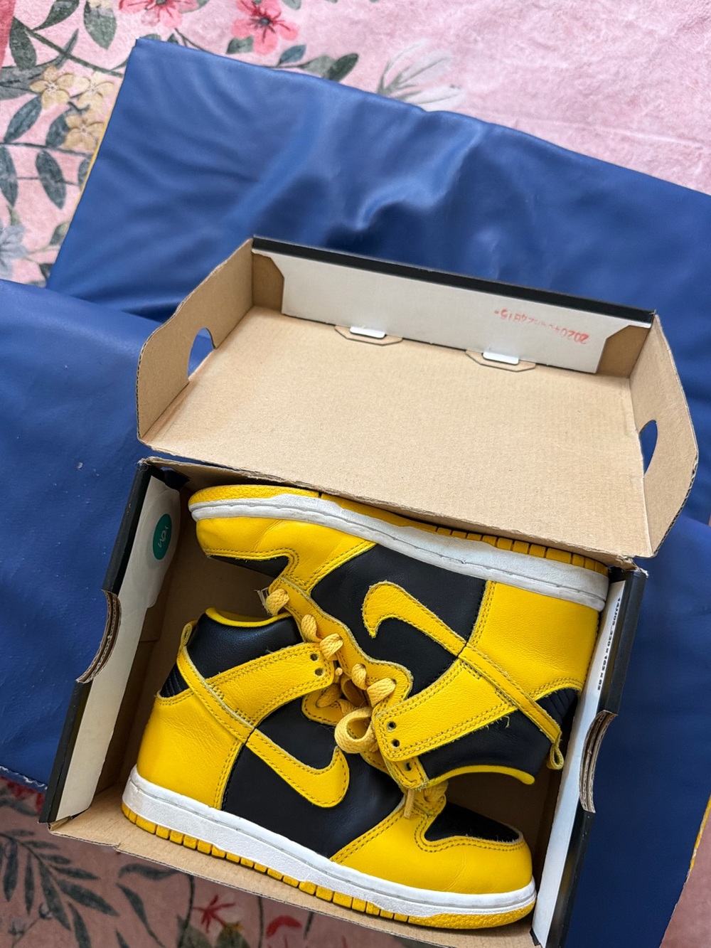 Kids High-Top Sneakers in Yellow and Black - Stylish Everyday Shoes
